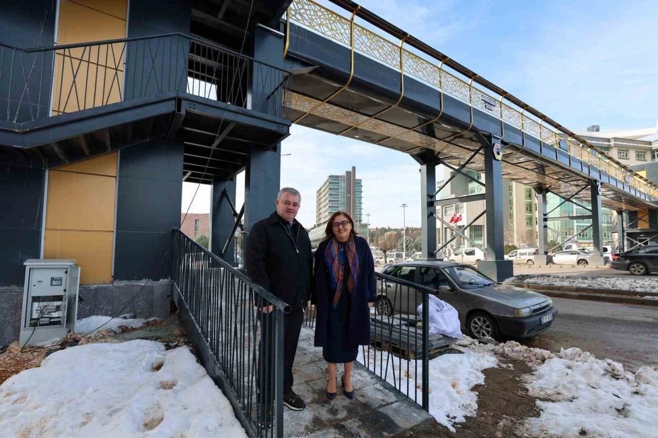 Gaziantep B&uuml;y&uuml;kşehir, Abd&uuml;lhadi &Ccedil;elik &uuml;st ge&ccedil;idini hizmete a&ccedil;tı
