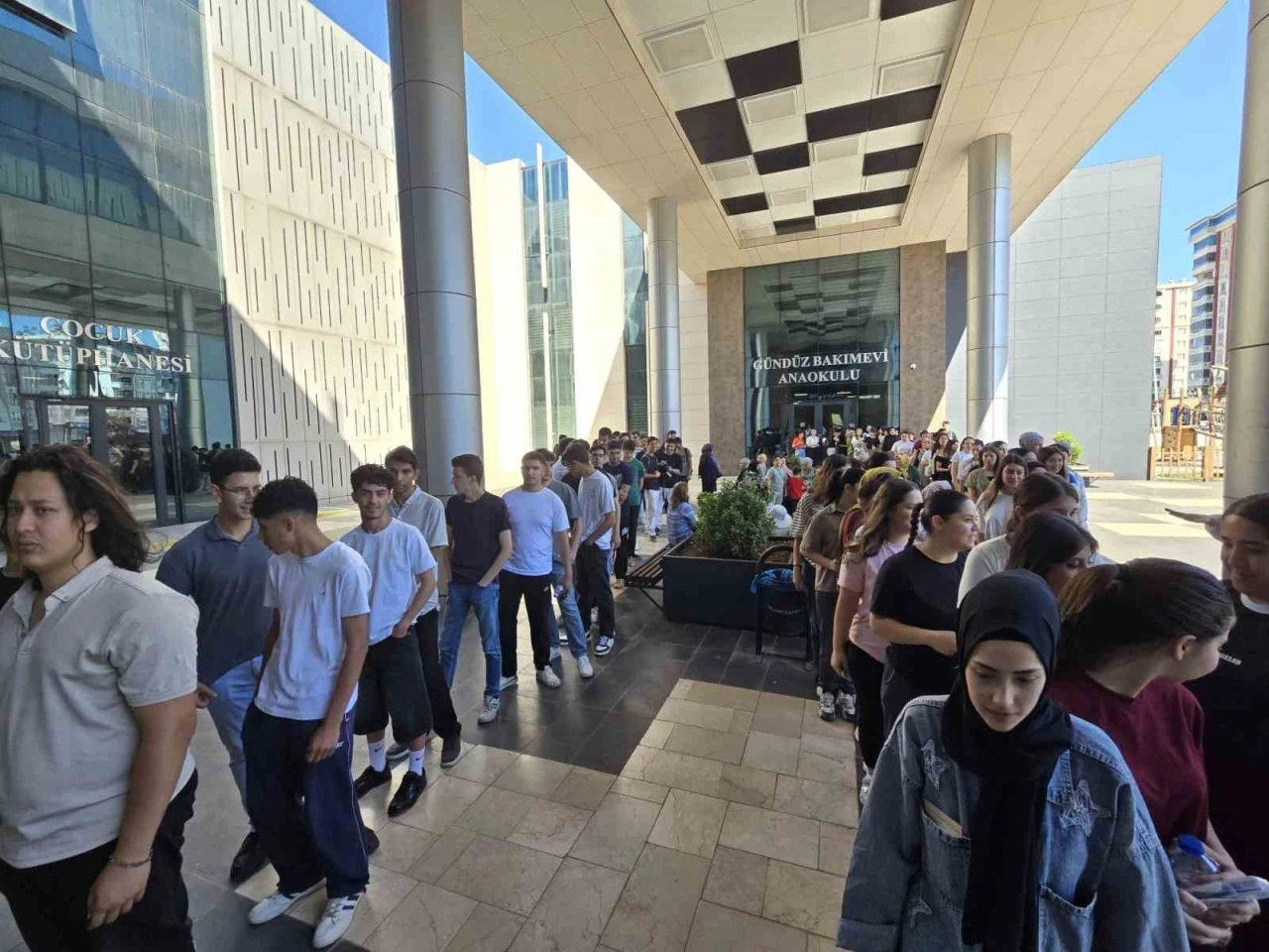 Gaziantep B&uuml;y&uuml;kşehir&rsquo;den sınava hazırlanan &ouml;ğrencilere YKS tatbikatı
