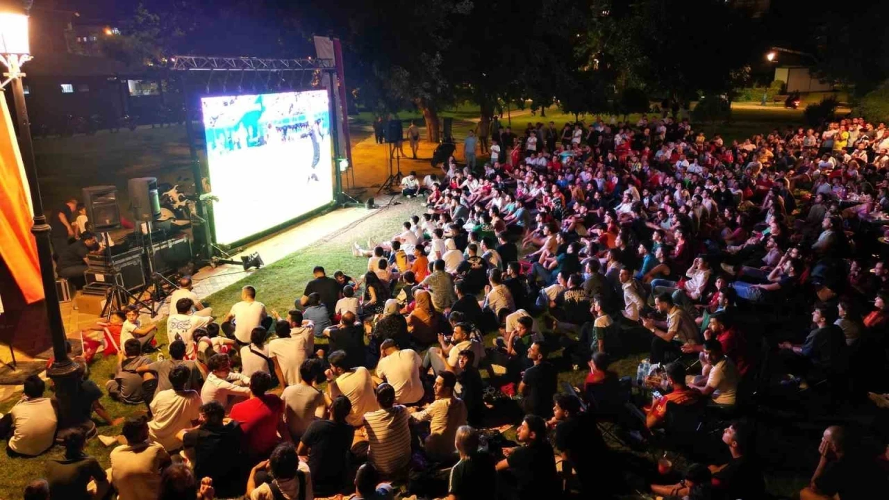 Gaziantep B&uuml;y&uuml;kşehir, milli heyecana ortak oluyor
