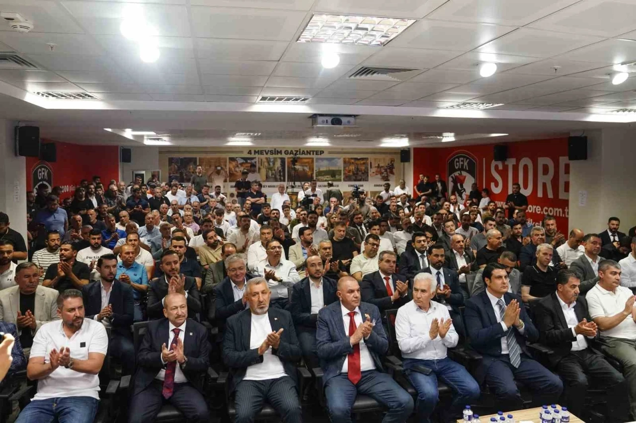 Gaziantep FK&rsquo;da Başkan Memik Yılmaz g&uuml;ven tazeledi
