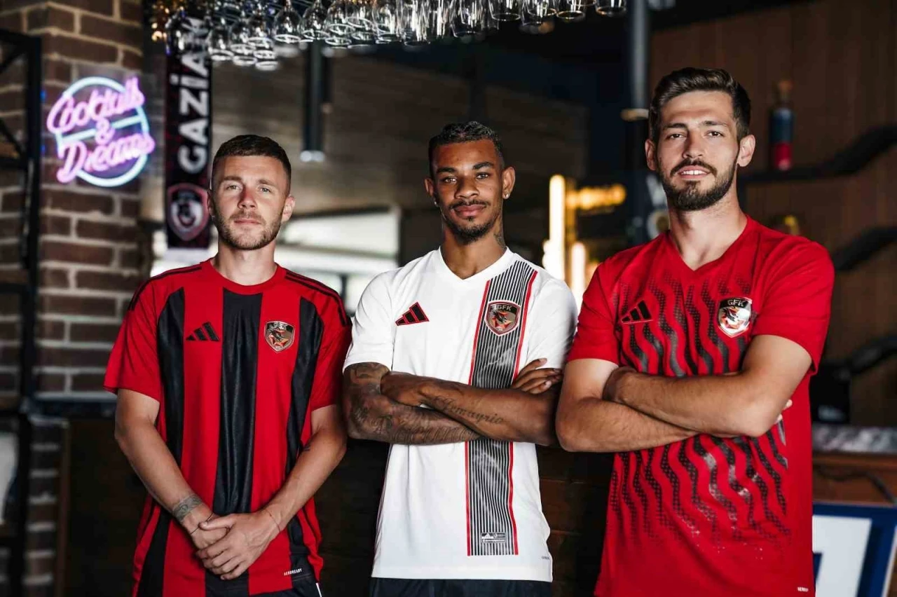 Gaziantep FK, yeni sezon formalarını tanıttı
