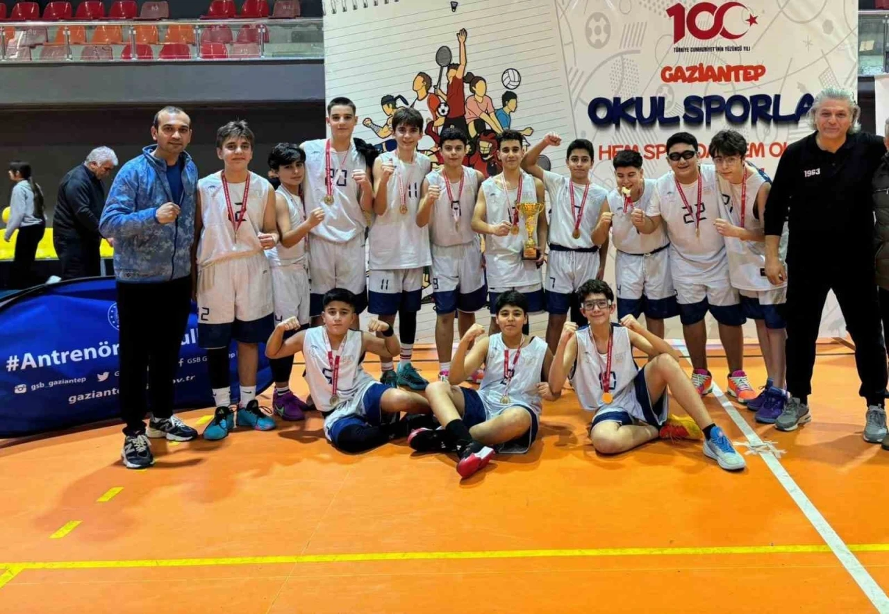 Gaziantep Kolej Vakfı &Ouml;zel Okulları Basketbolda namağlup unvanla şampiyonu
