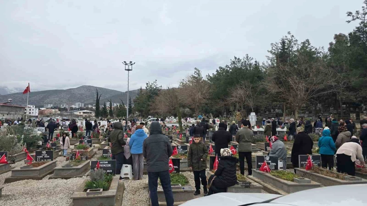 Gaziantep protokol&uuml;nden İslahiye&rsquo;de deprem şehitliğine ziyaret
