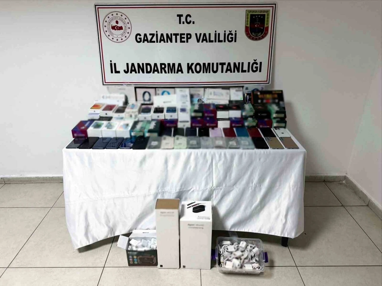 Gaziantep&rsquo;te 1,5 milyon TL değerinde ka&ccedil;ak malzeme ele ge&ccedil;irildi

