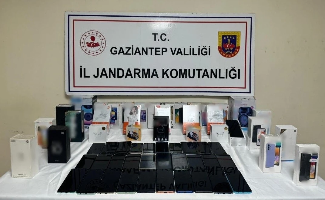 Gaziantep’te 1 milyon TL değerinde kaçak telefon ele geçirildi