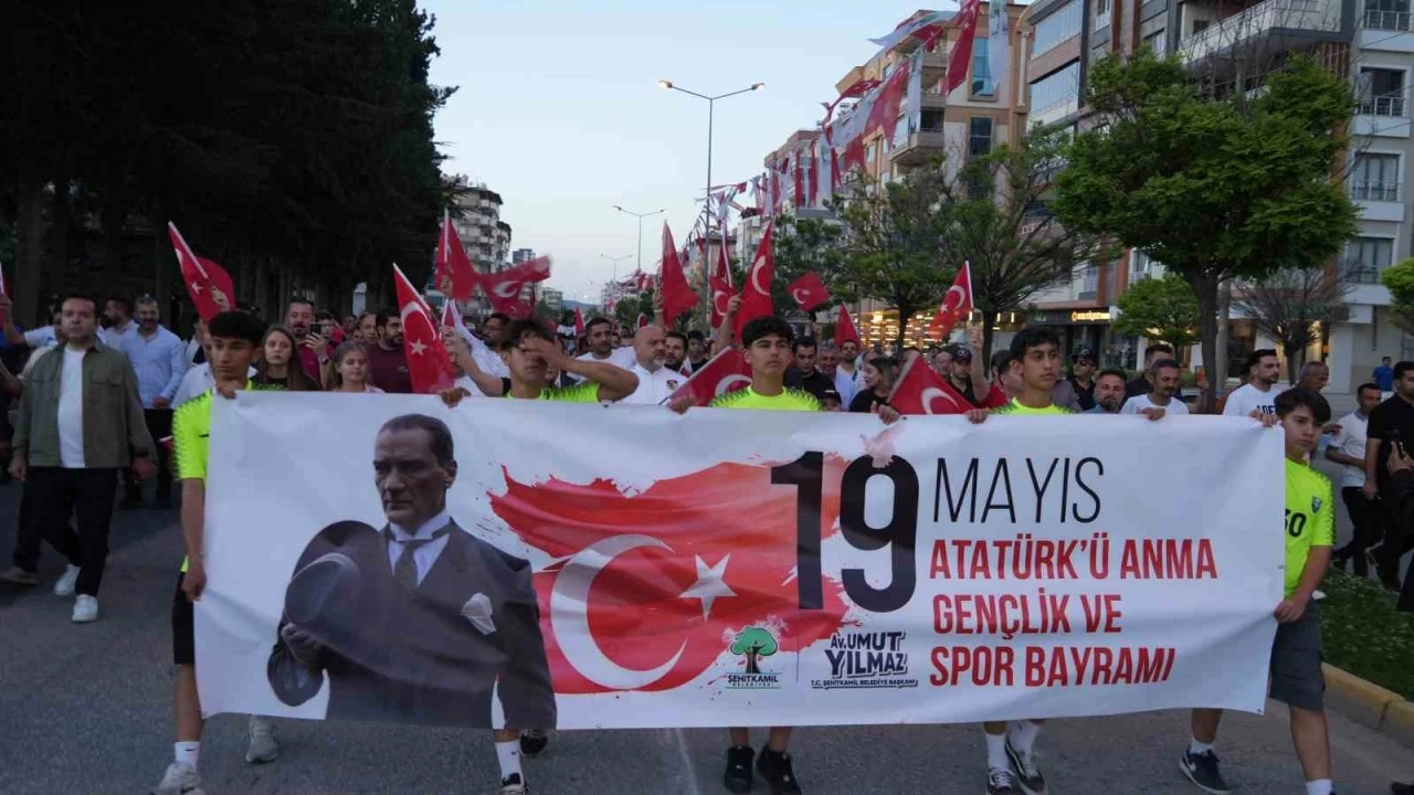 Gaziantep’te 19 Mayıs &quot;Bayraklı Gençlik Yürüyüşü&quot; ile kutlandı
