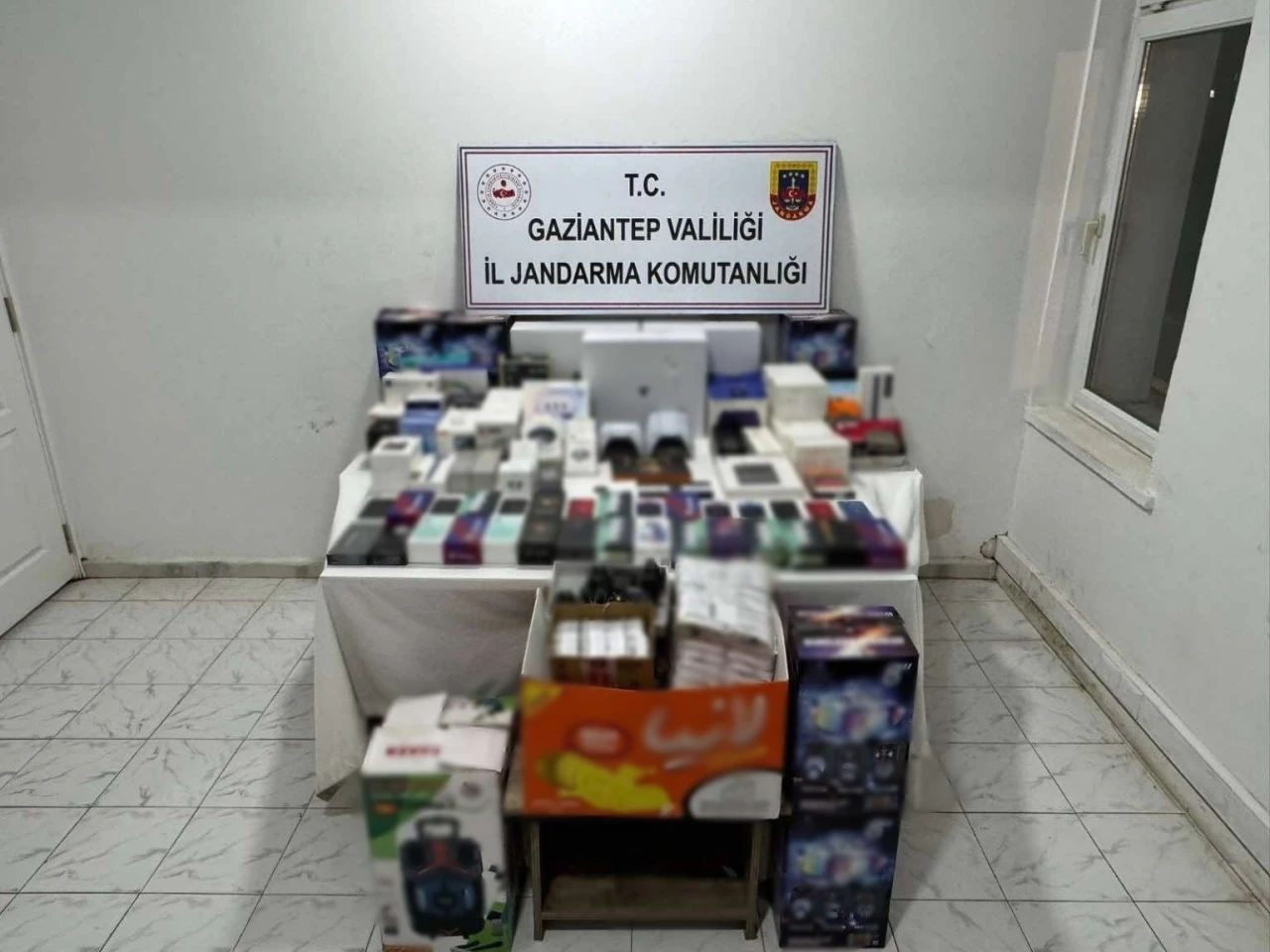 Gaziantep’te 2 milyon TL değerinde kaçak elektronik eşya ele geçirildi
