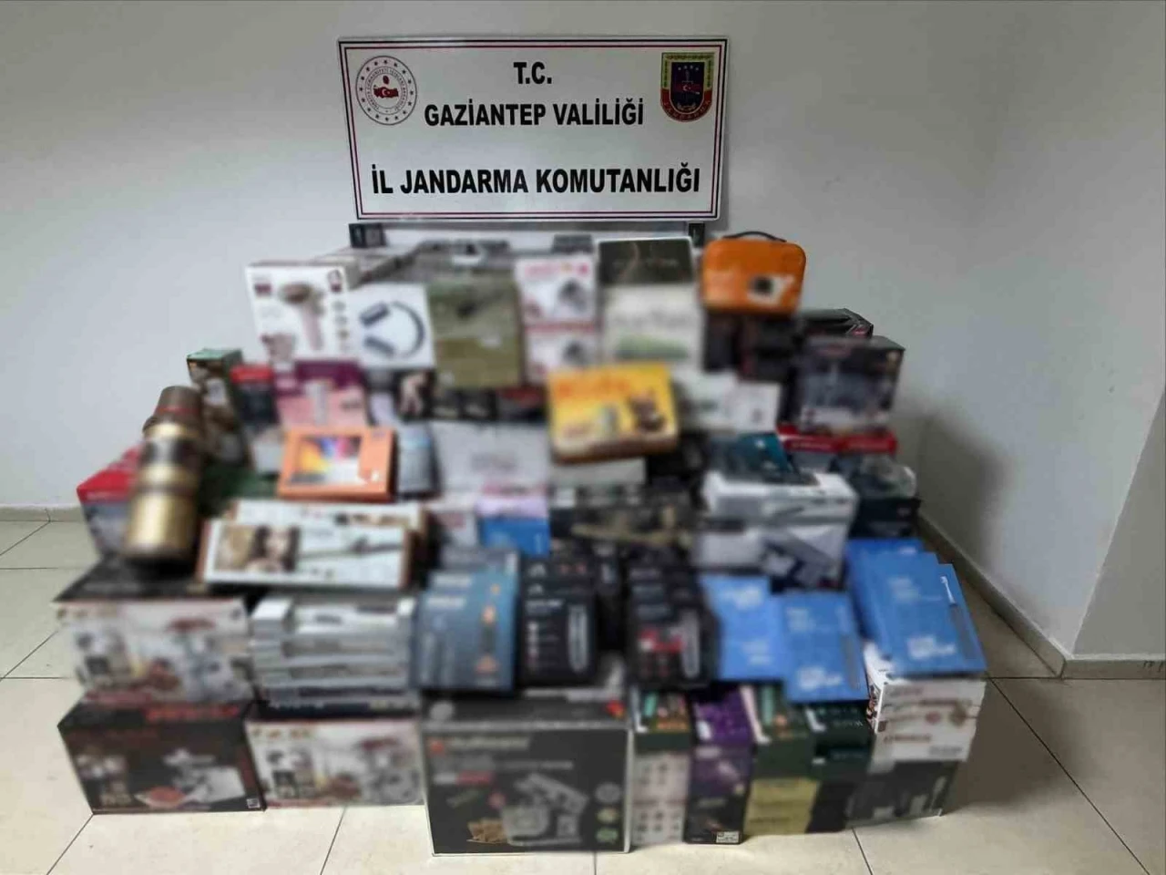 Gaziantep&rsquo;te 2 milyon TL değerinde ka&ccedil;ak eşya ele ge&ccedil;irildi: 2 g&ouml;zaltı

