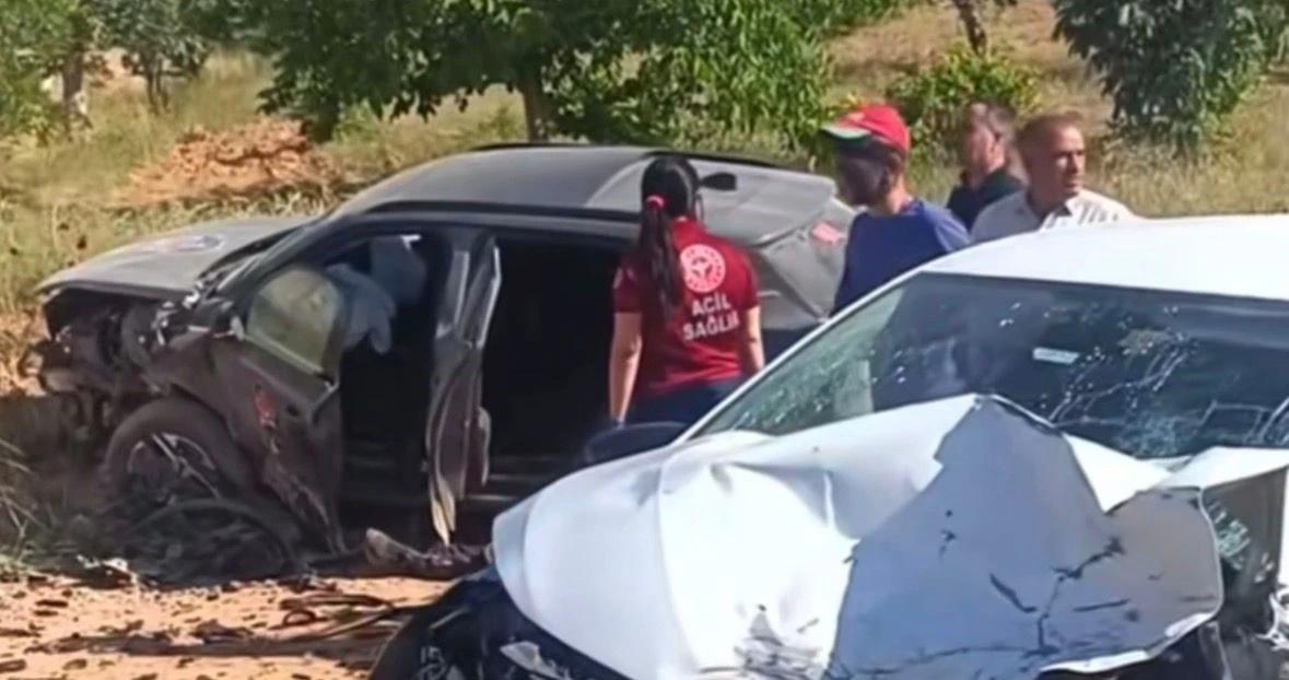 Gaziantep&rsquo;te 2 otomobil &ccedil;arpıştı: 5 yaralı
