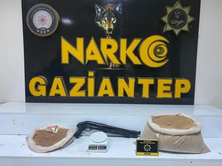 Gaziantep&rsquo;te 22 kilo eroin ele ge&ccedil;irildi: 3 şahıs tutuklandı
