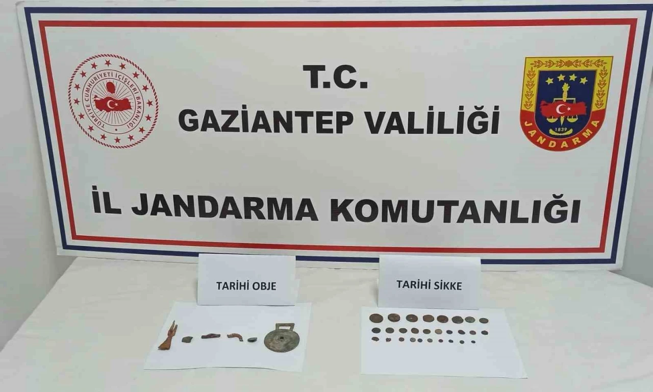 Gaziantep’te 28 adet sikke ele geçirildi: 3 gözaltı
