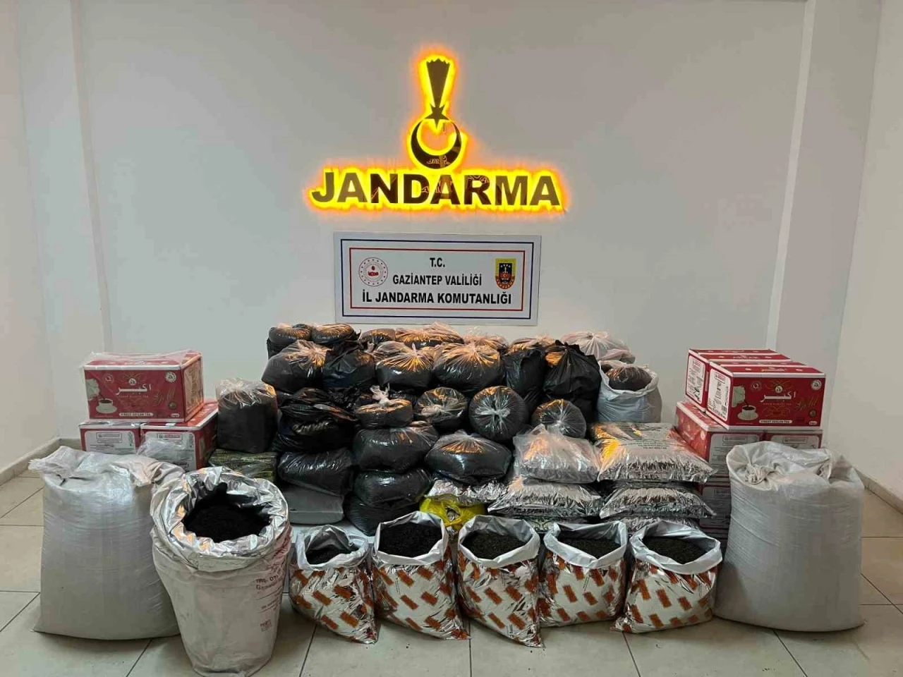 Gaziantep’te 300 kilo kaçak çay ele geçirildi
