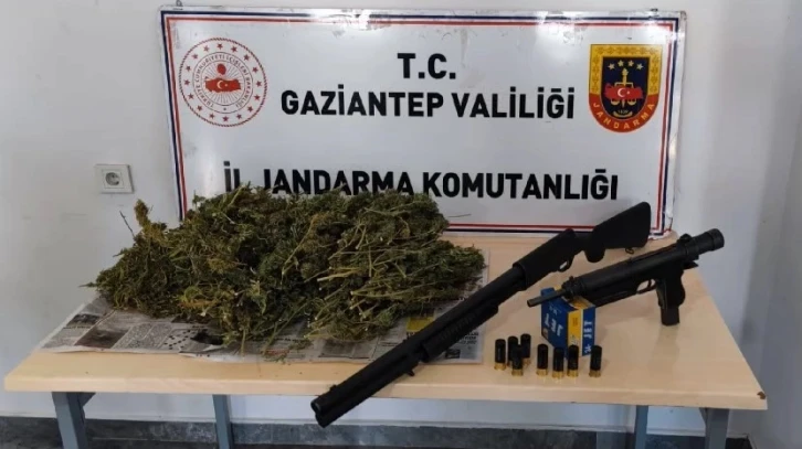 Gaziantep&rsquo;te 4 kilo esrar ile uzun namlulu otomatik silah ele ge&ccedil;irildi
