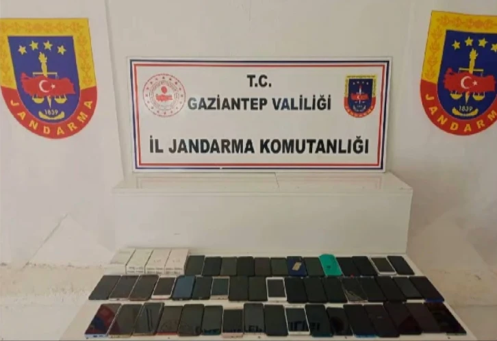 Gaziantep&rsquo;te 570 bin lira değerin ka&ccedil;ak cep telefonu ele ge&ccedil;irildi: 1 g&ouml;zaltı
