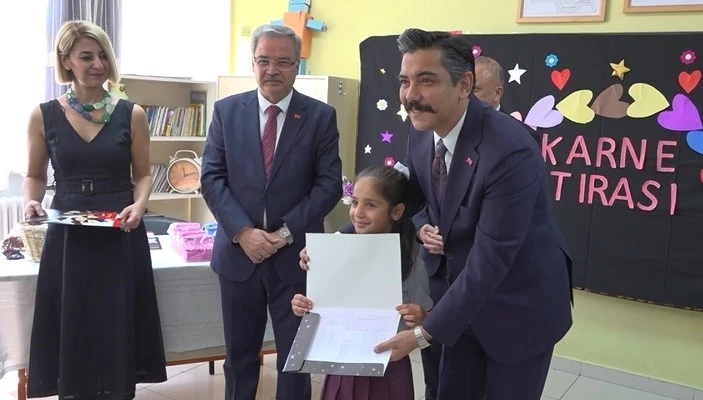 Gaziantep&rsquo;te 680 bini aşkın &ouml;ğrenci karne heyecanı yaşadı
