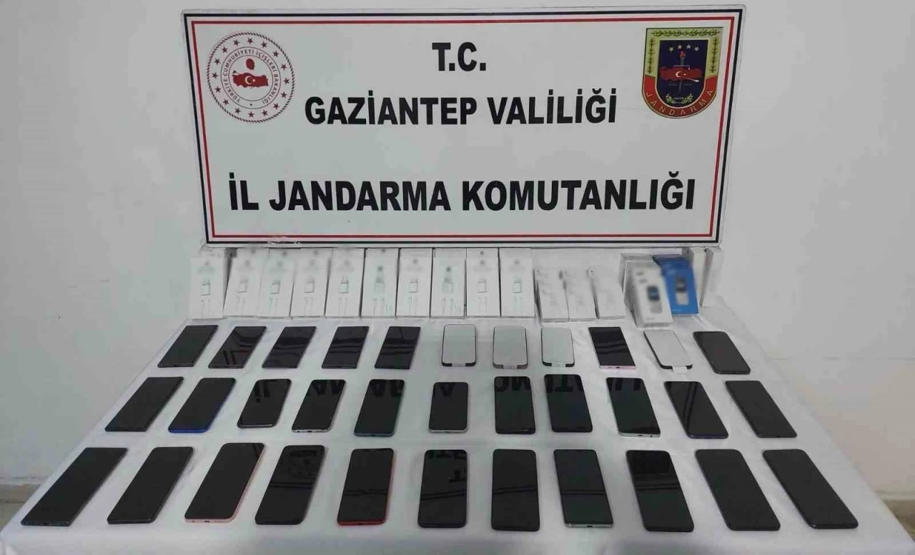 Gaziantep&rsquo;te 800 bin TL değerinde  ka&ccedil;ak telefon ele ge&ccedil;irildi
