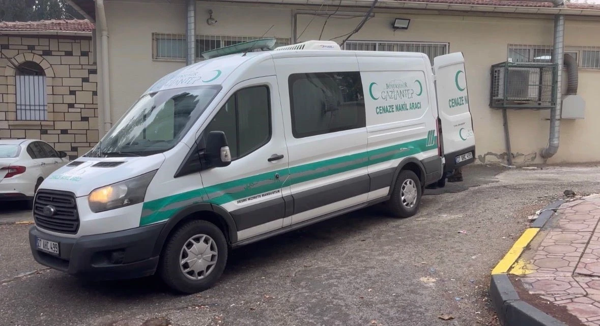 Gaziantep&rsquo;te akrabasının silahla vurduğu gen&ccedil; hayatını kaybetti
