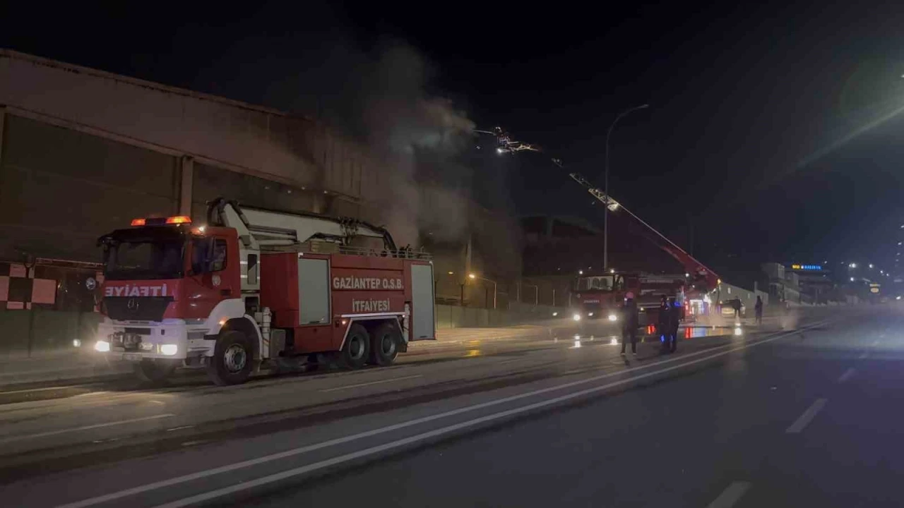 Gaziantep’te ambalaj fabrikasında yangın: 1 işçi dumandan etkilendi
