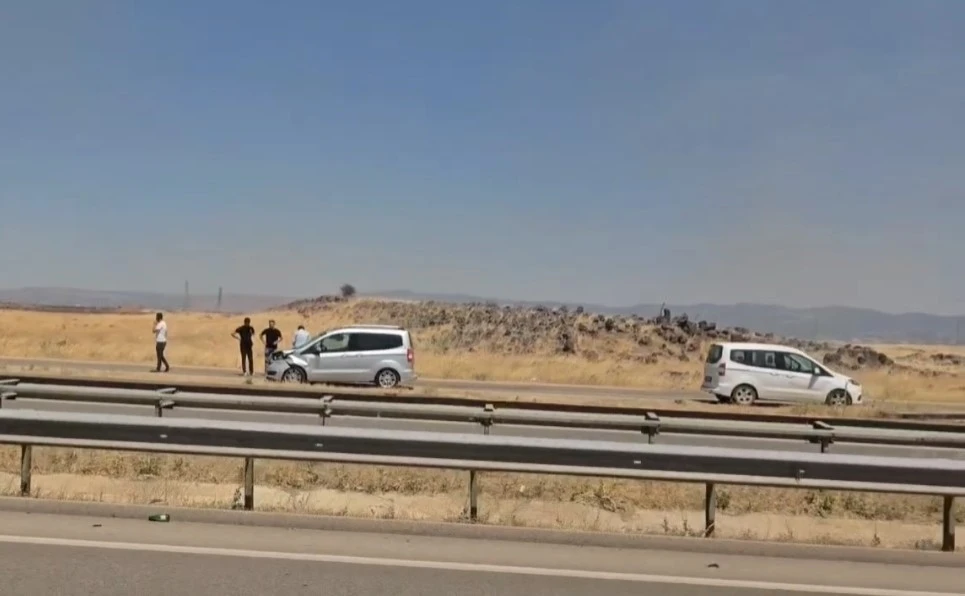 Gaziantep’te anız yangını maddi hasarlı kazaya neden oldu
