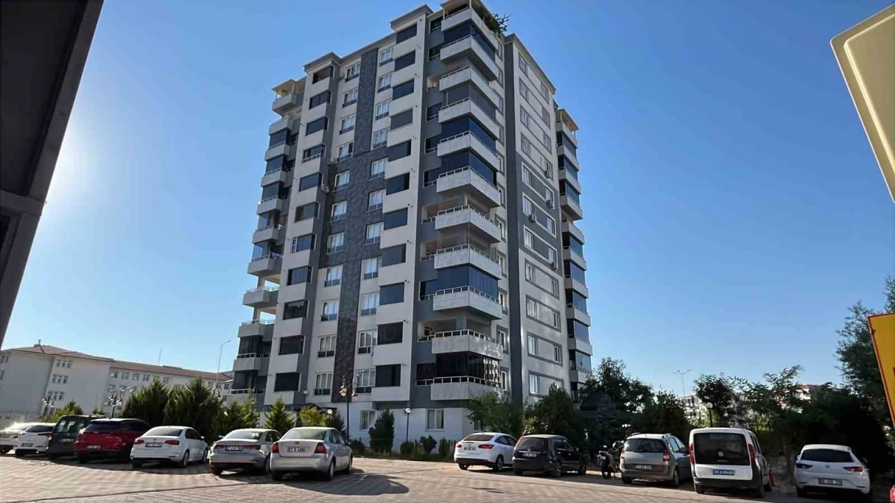 Gaziantep&rsquo;te asans&ouml;rde sıkışan yaşlı kadın hayatını kaybetti
