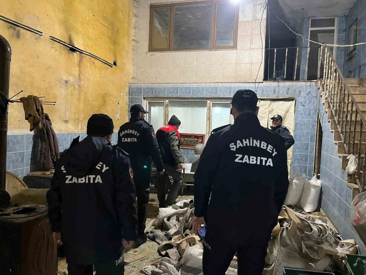 Gaziantep&rsquo;te bin 300 kilo sağlıksız sakatat ele ge&ccedil;irildi, iş yeri kapatıldı
