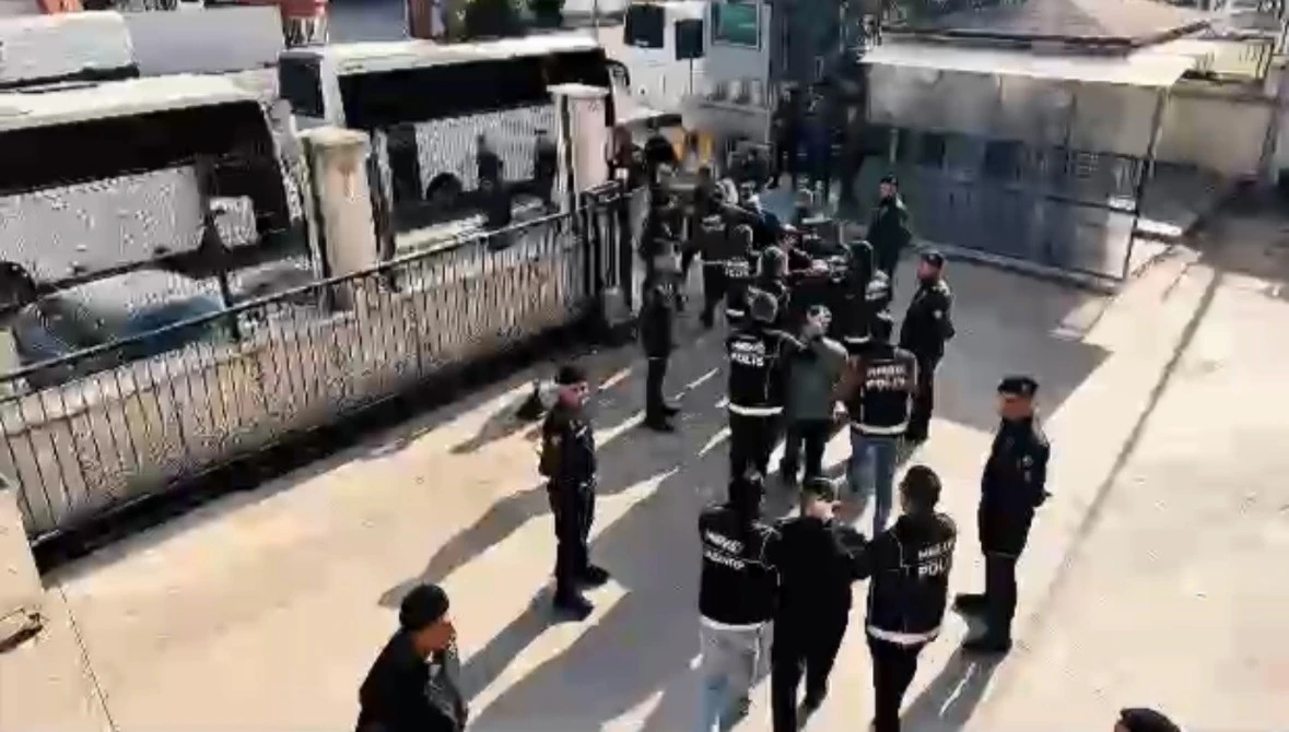 Gaziantep’te dev uyuşturucu operasyonu: 31 şüpheliden 16’sı tutuklandı, 13’ü adliyeye sevk edildi
