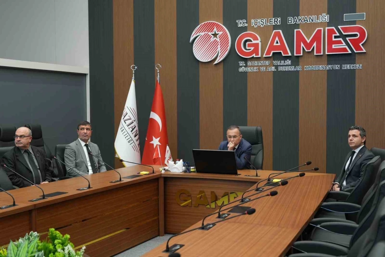 Gaziantep&rsquo;te eğitime fırtına engeli: 23 okulda eğitime 2 g&uuml;n, 1 okulda 3 g&uuml;n ara verildi

