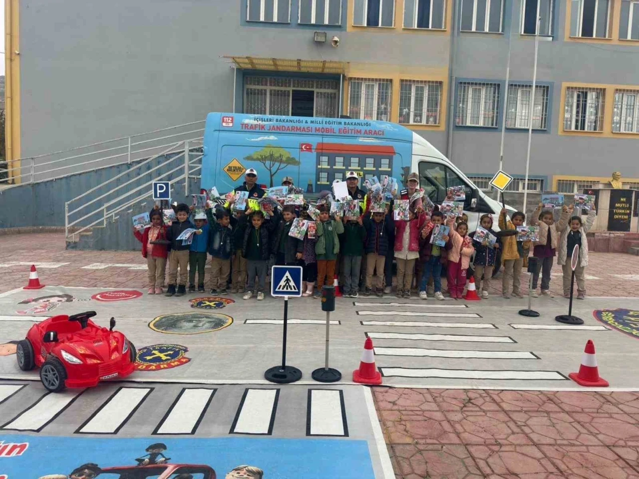 Gaziantep&rsquo;te jandarmadan 126 &ouml;ğrenciye trafik eğitimi
