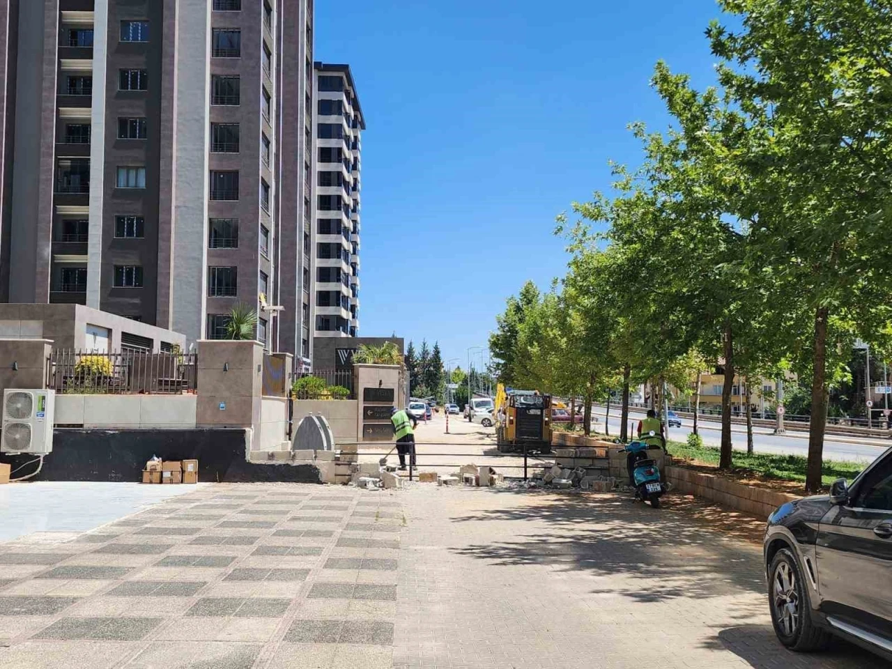 Gaziantep’te kapanan yol iki bina arasında krize neden oldu
