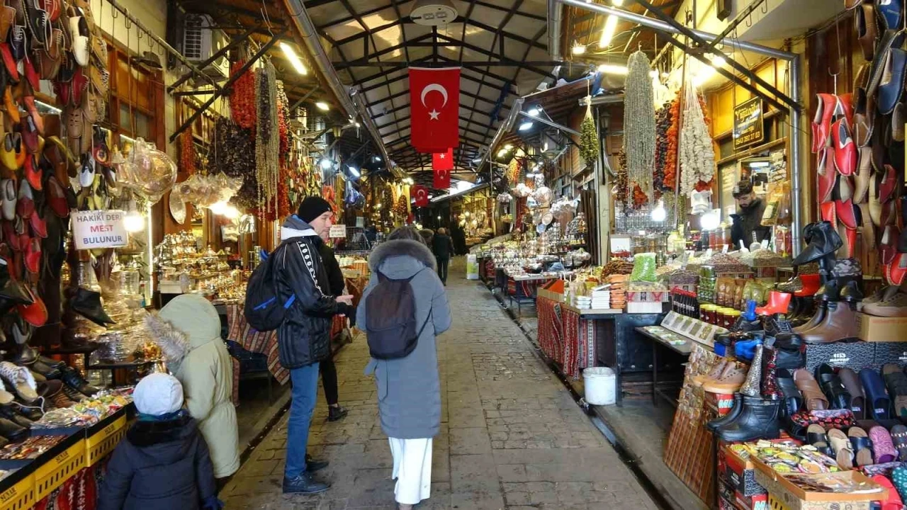 Gaziantep&rsquo;te kar yağışı tarihi &ccedil;arşıları sessizliğe b&uuml;r&uuml;d&uuml;
