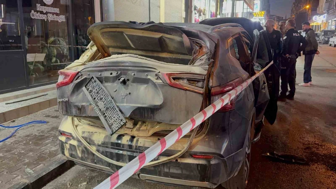 Gaziantep’te park halindeki otomobilde bulunan mutfak tüpü patladı: 1 yaralı