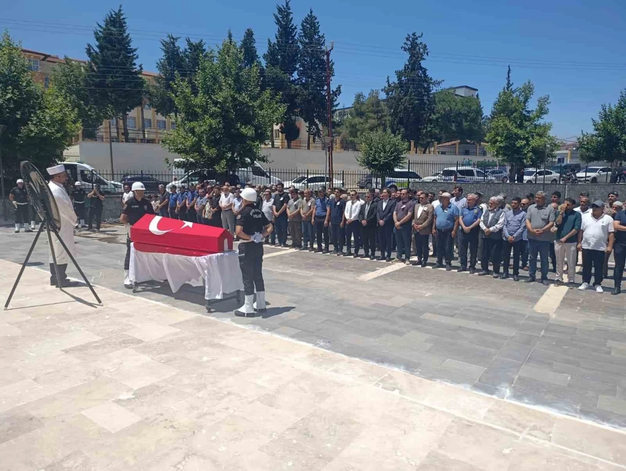 Gaziantep&rsquo;te polis memuru son yolculuğuna uğurlandı
