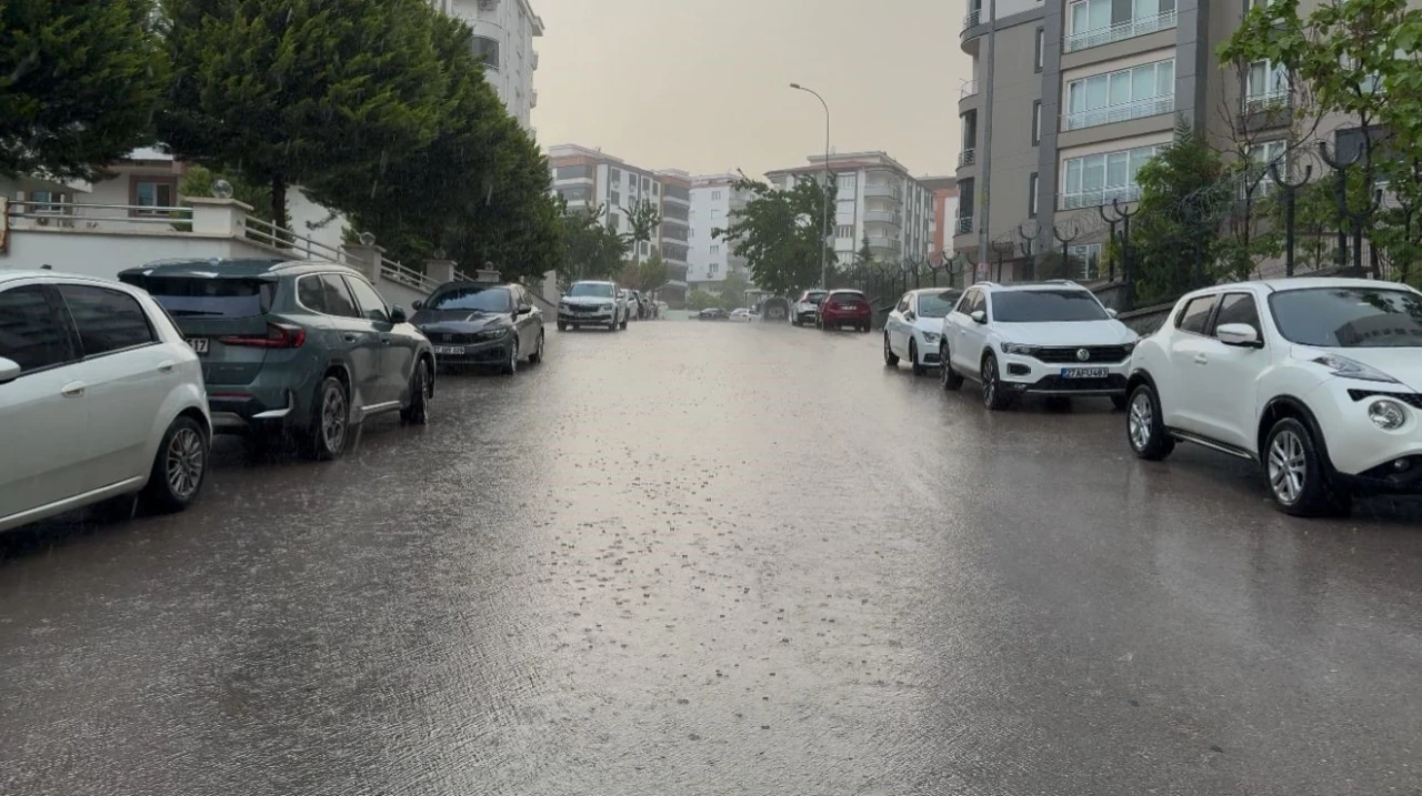 Gaziantep’te sağanak hayatı olumsuz etkiledi
