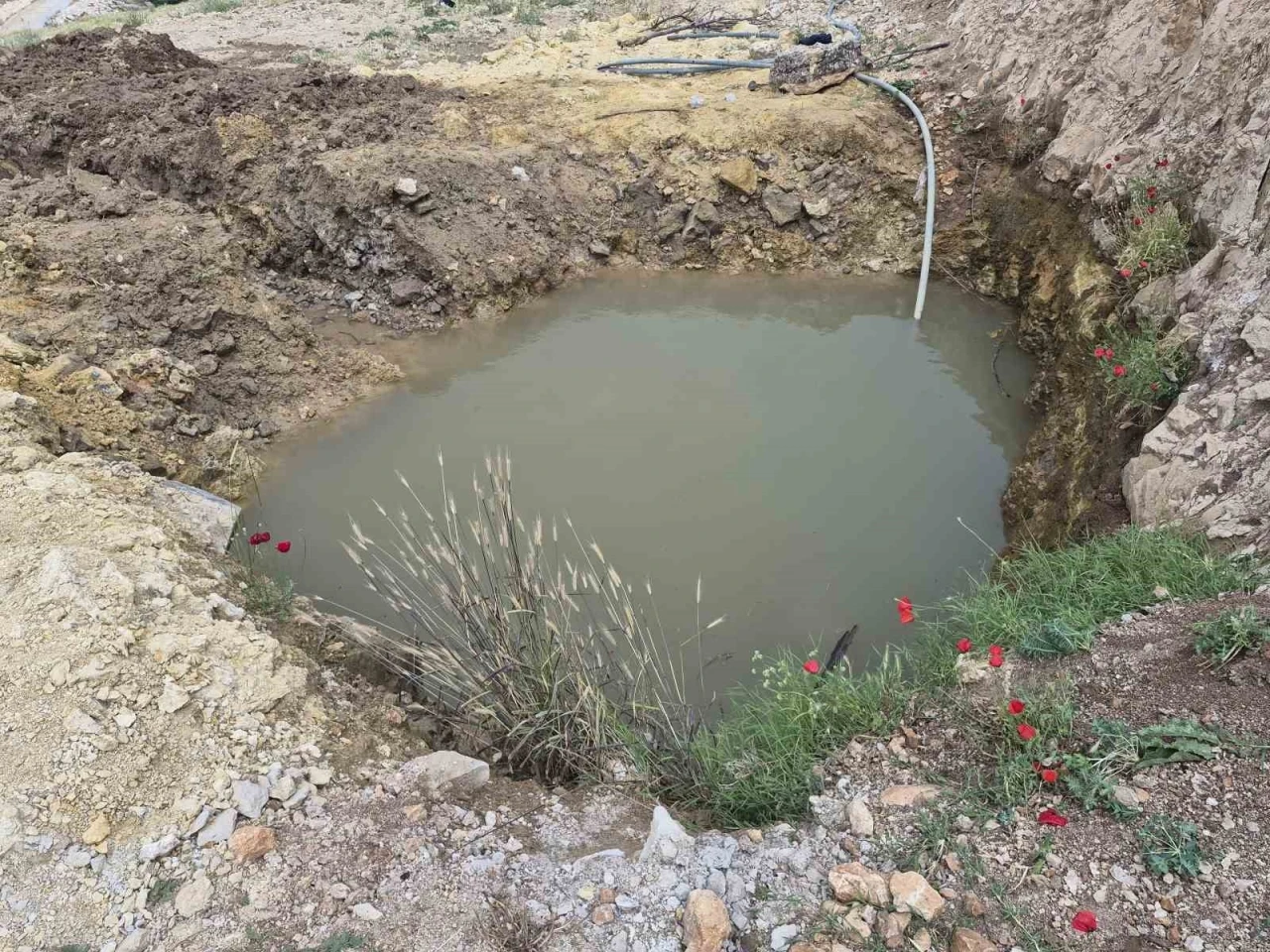 Gaziantep&rsquo;te serinlemek i&ccedil;in su birikintisine giren 2 kardeş boğuldu
