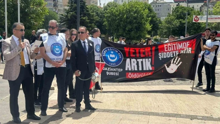 Gaziantep’te şiddete karşı öğretmenler basın açıklaması yaptı
