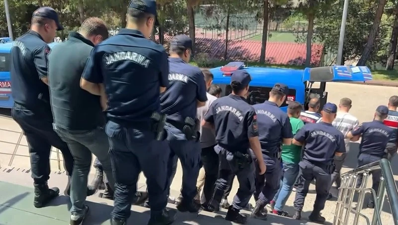 Gaziantep&rsquo;te uyuşturucu tacirlerine darbe: 14 şahıs tutuklandı
