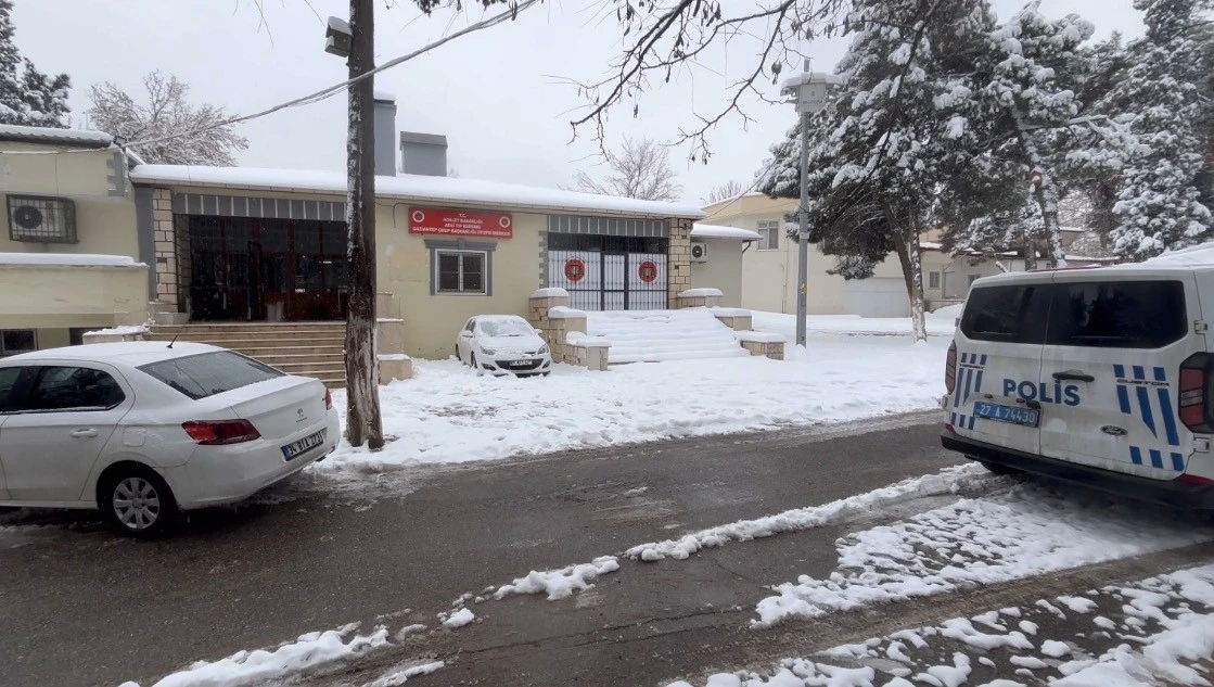 Gaziantep&rsquo;te yakıtı biten aracı itenlere ATV &ccedil;arptı: 1 &ouml;l&uuml;, 3 yaralı
