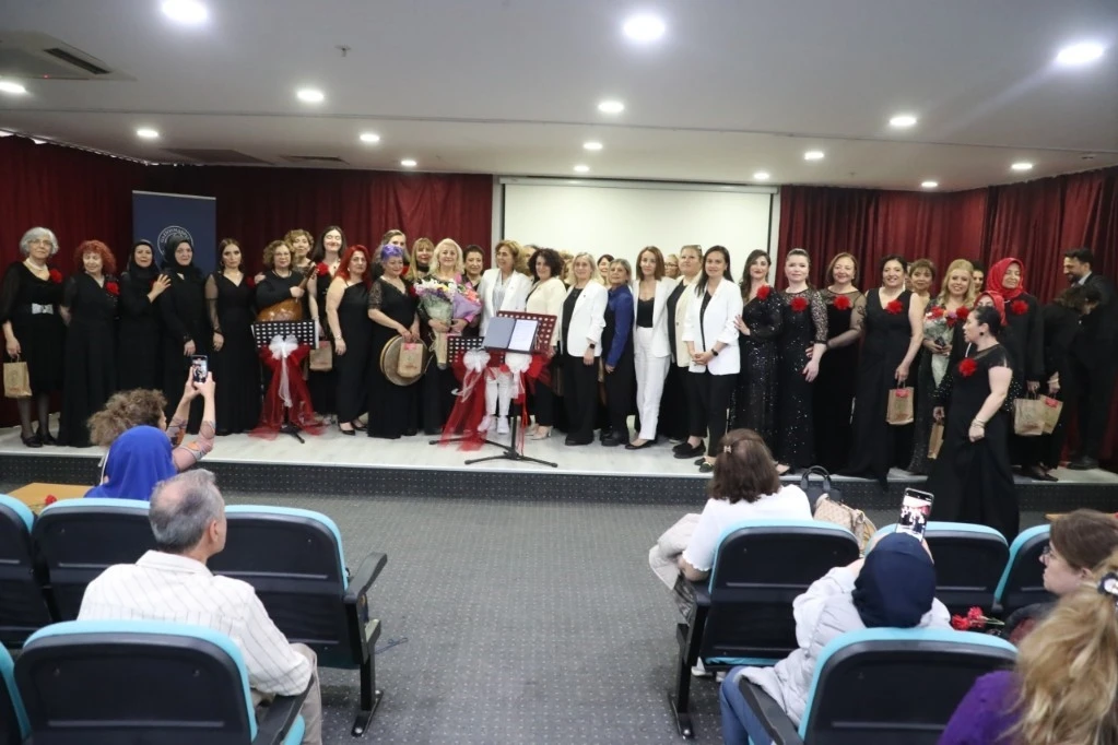 Gaziosmanpaşa’da Anneler Günü kutlamaları renkli görüntülere sahne oldu
