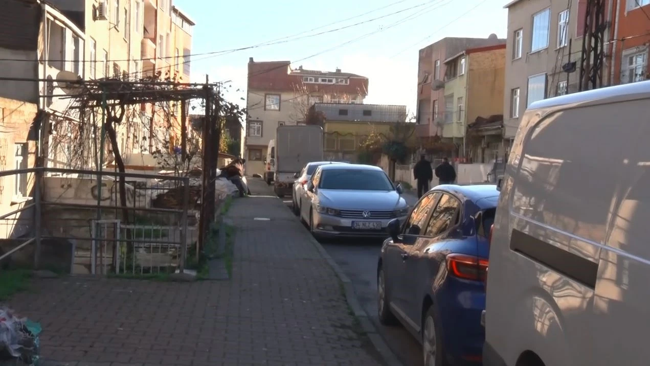 Gaziosmanpaşa&rsquo;da firar eden h&uuml;k&uuml;ml&uuml;, husumetlisini &ouml;ld&uuml;r&uuml;p kayıplara karıştı
