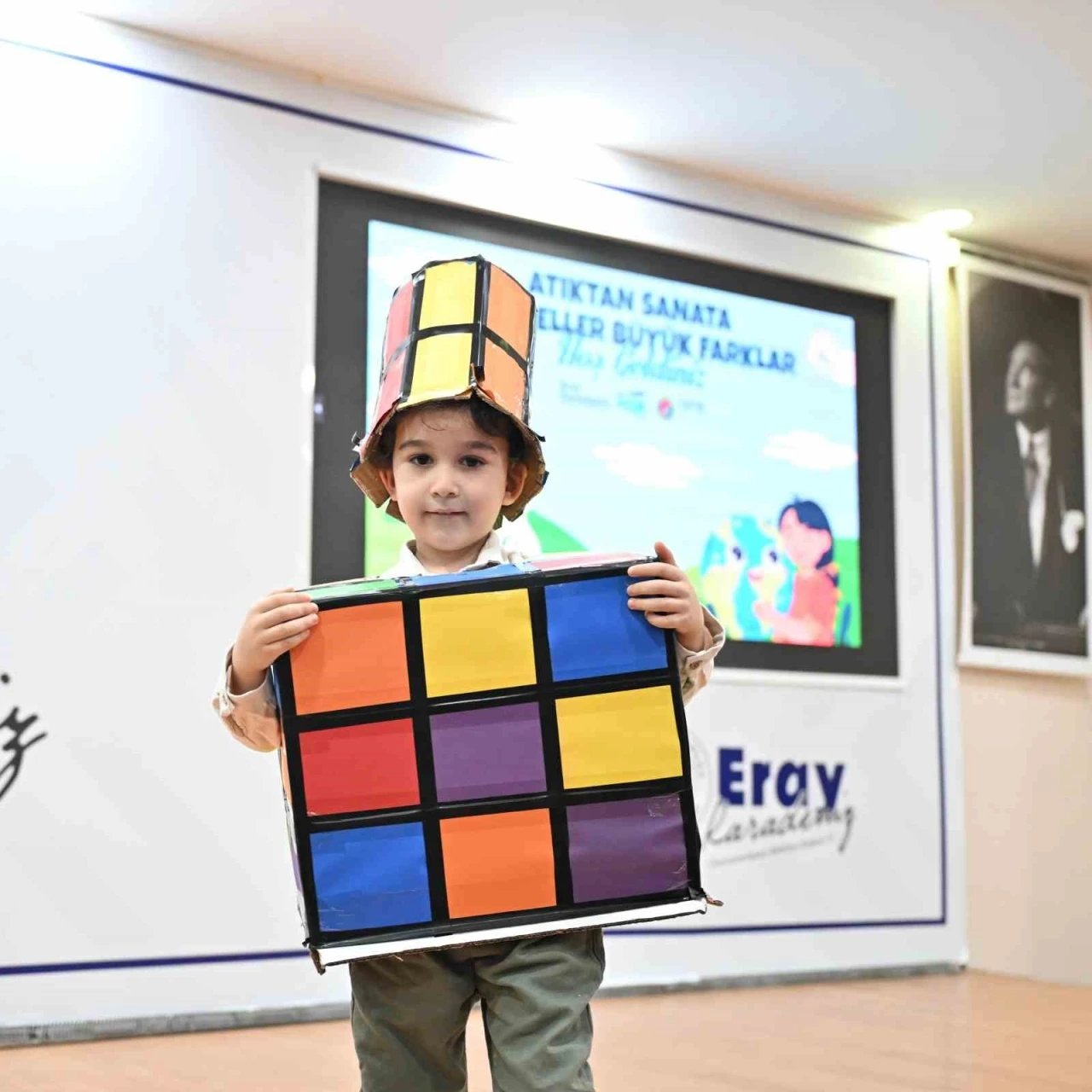 Gaziosmanpaşa&rsquo;da Sıfır Atık projesi: Elbise, &ccedil;anta, m&uuml;zik aleti yaptılar
