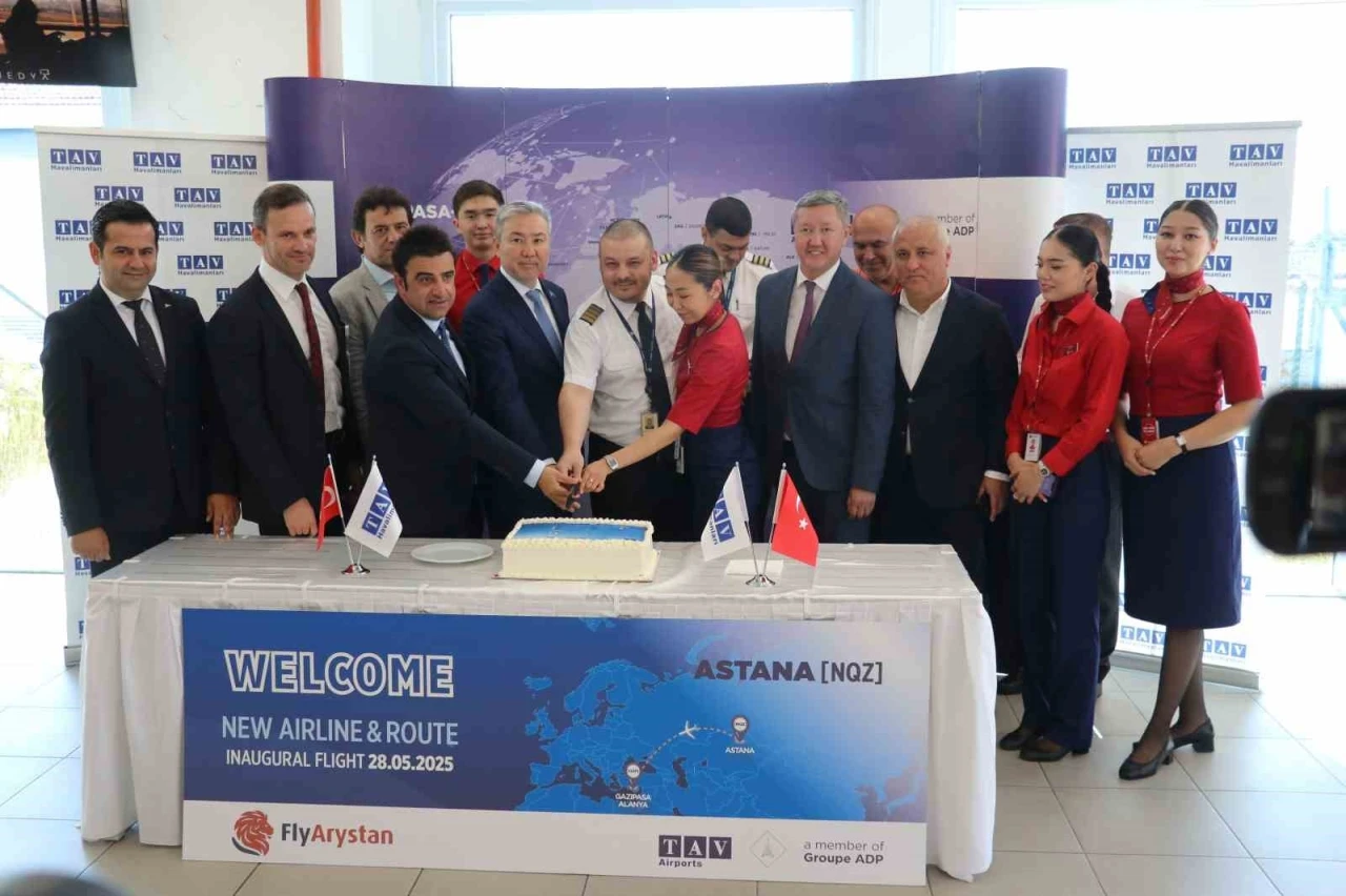 Gazipaşa-Alanya Havalimanı, FlyArsytan’ın ilk uçuşunu karşıladı
