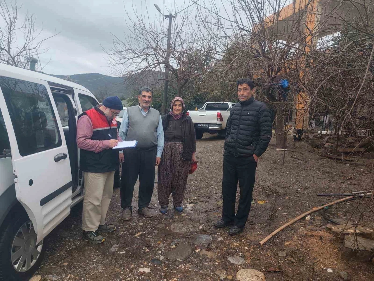 Gazipaşa&rsquo;da dolu ve fırtınadan 214 &uuml;retici zarar g&ouml;rd&uuml;
