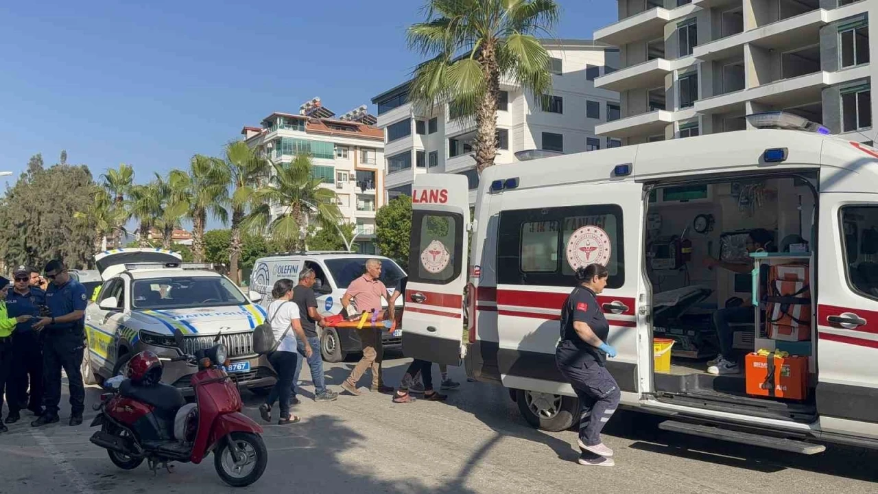 Gazipaşa’da motosiklet devrildi, baba-kız yaralandı
