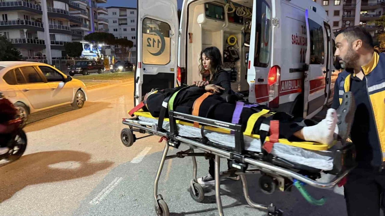 Gazipaşa&rsquo;da otomobil ile motosiklet &ccedil;arpıştı: 1 yaralı
