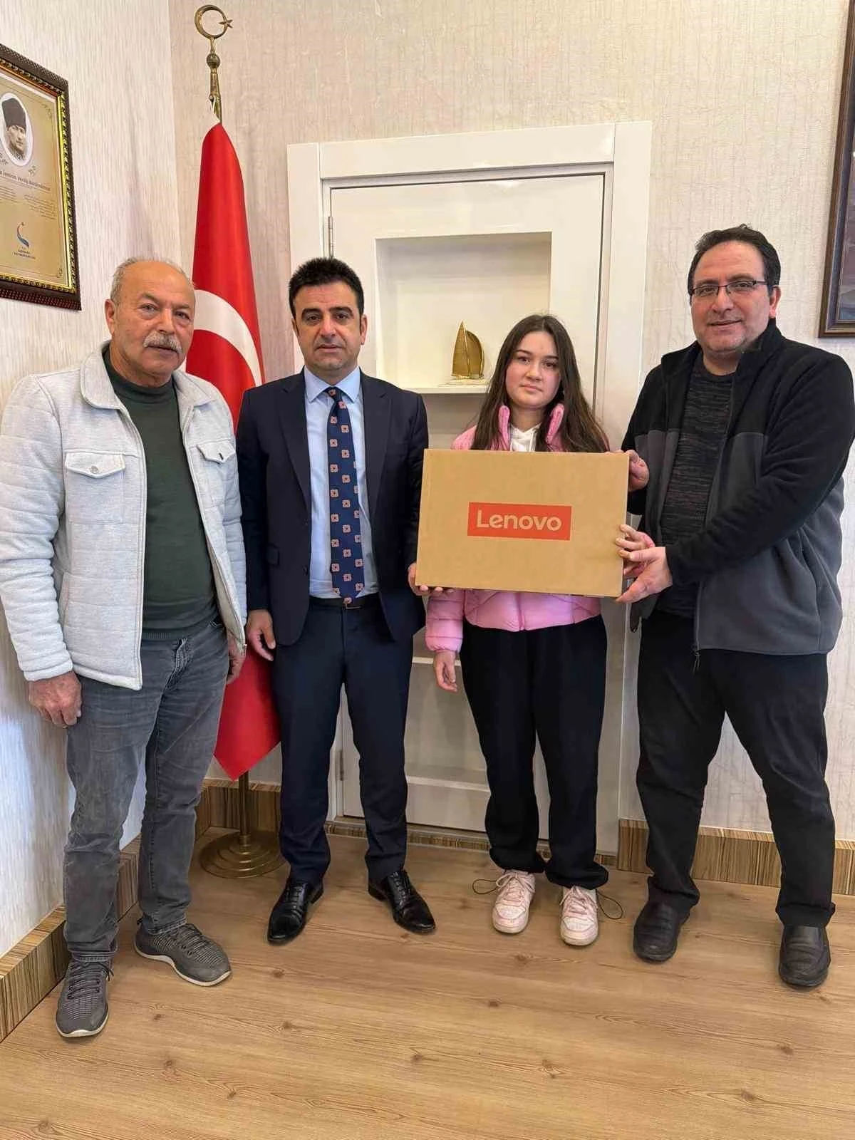 Gazipaşa&rsquo;da yangın mağduru &ouml;ğrenciye devlet şefkati
