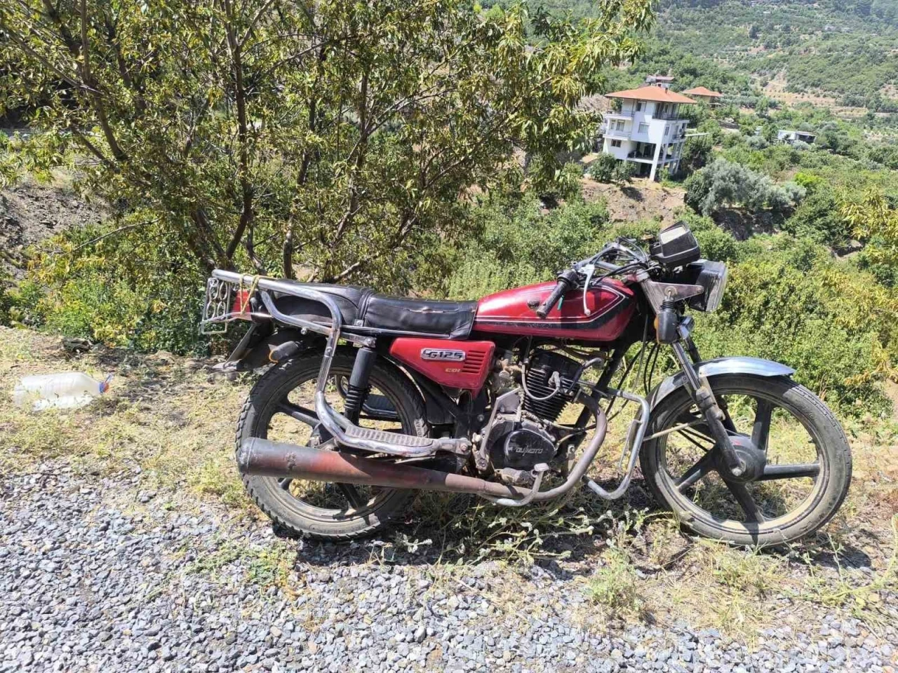 Gazipaşa’da yangınla mücadele eden vatandaş, su tankerinin altında kaldı
