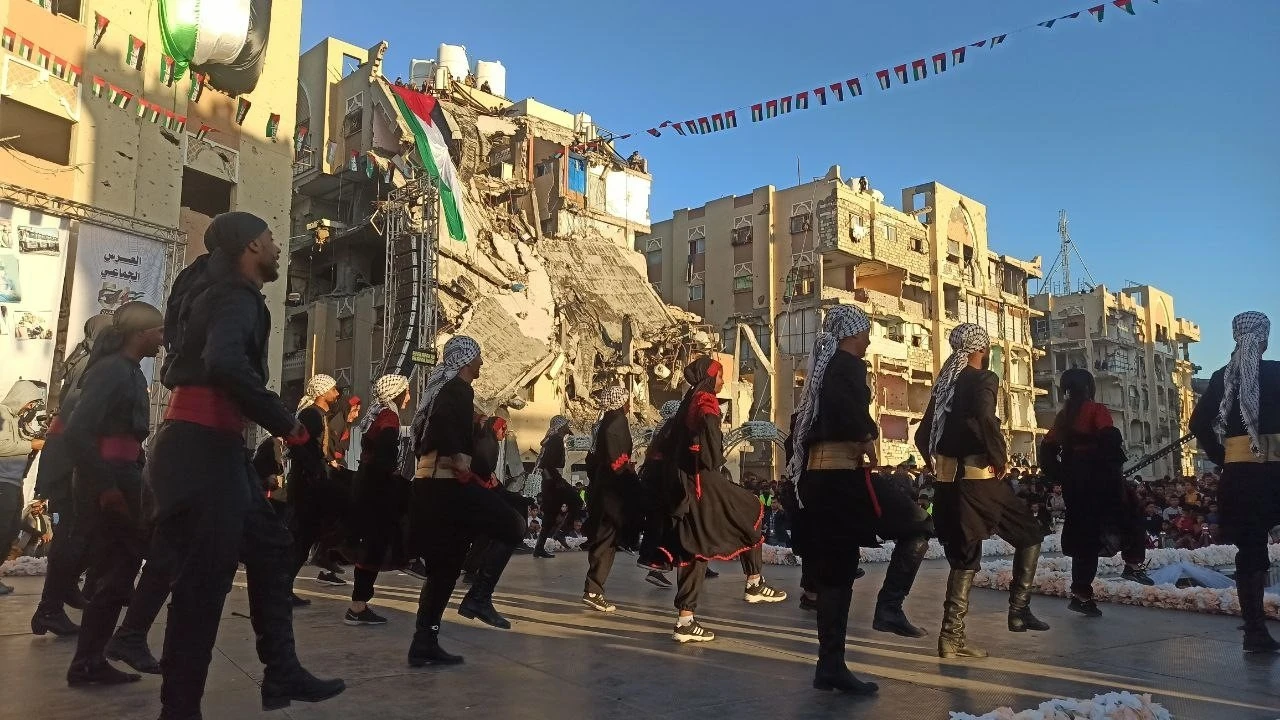 Gazze’de 54 çift savaşın gölgesinde dünya evine girdi
