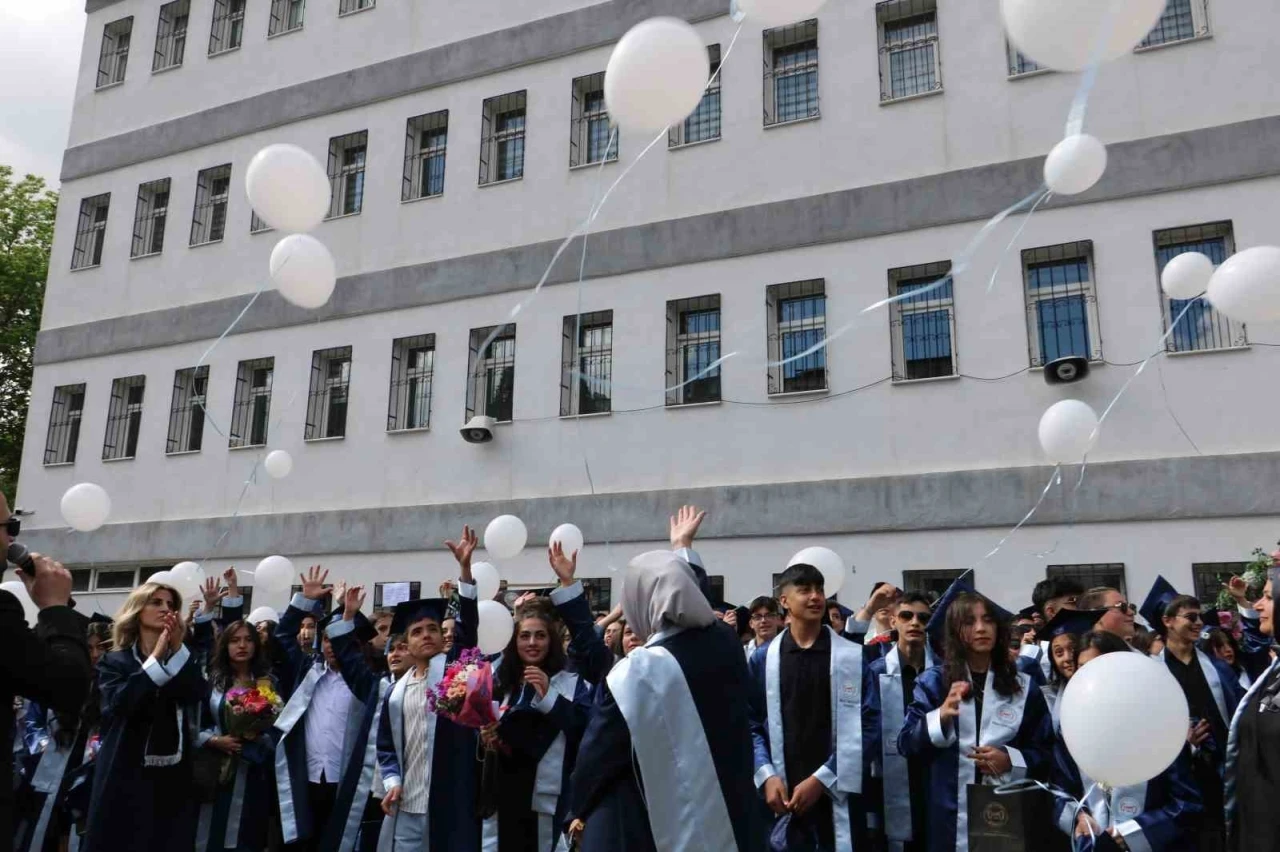 Gazze için beyaz balon uçurdular
