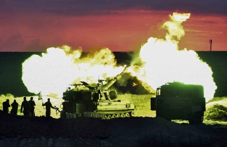 Gazze&rsquo;yi vuran top&ccedil;u birlikleri anbean kameralara yansıdı
