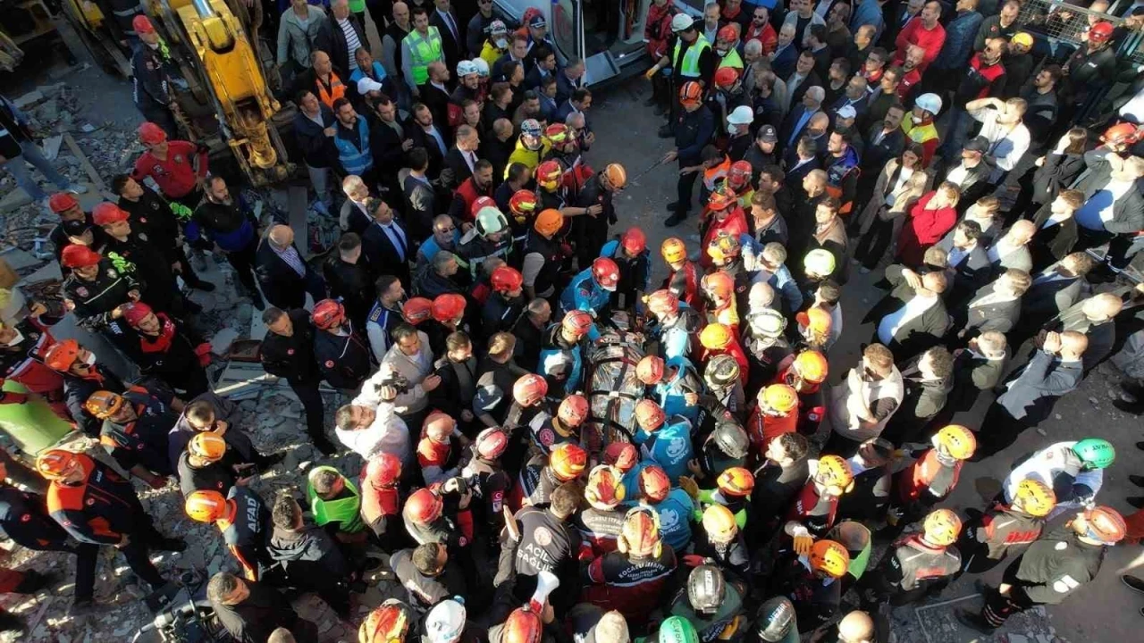 Gebze’de enkazdan sağ kurtulan Dilara, hastaneden taburcu oldu
